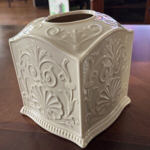 Lenox Fine China Kleenex Tissue Holder